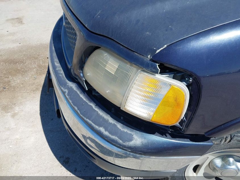 2000 Ford F-150 Lariat/Xl/Xlt VIN: 1FTRX07L1YKA11818 Lot: 42173717