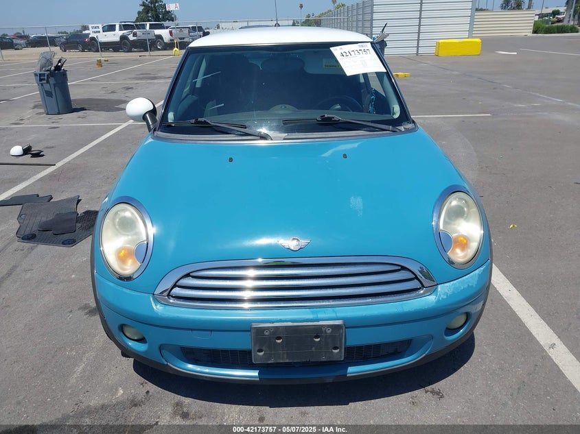 2007 MINI COOPER VIN: WMWMF335X7TT54929