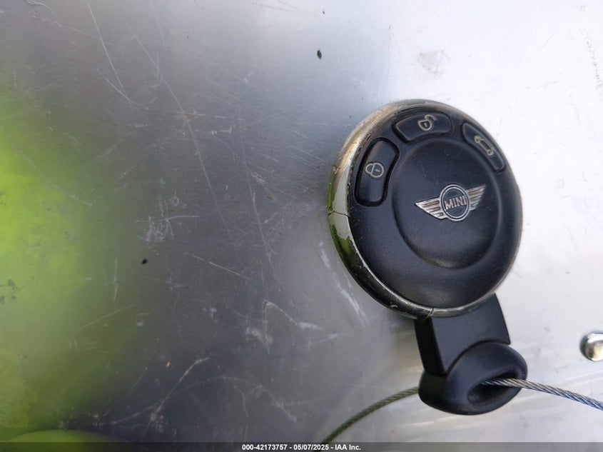 2007 MINI COOPER VIN: WMWMF335X7TT54929