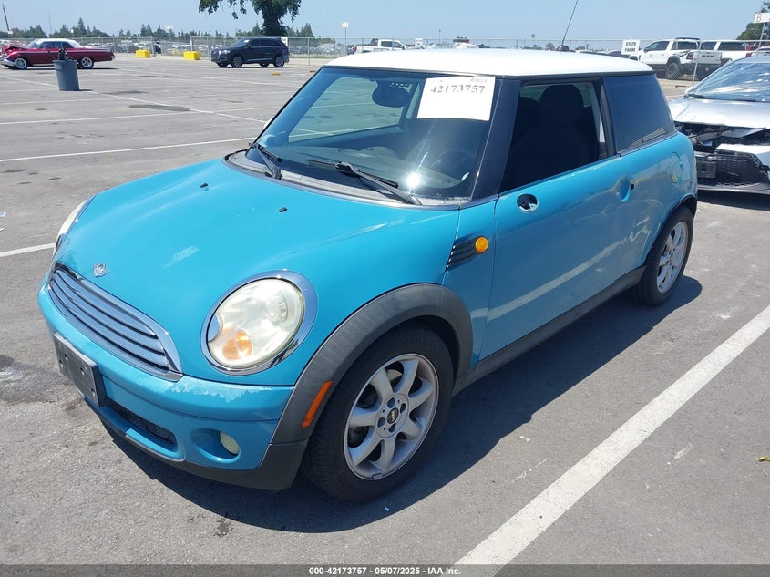 2007 MINI COOPER VIN: WMWMF335X7TT54929