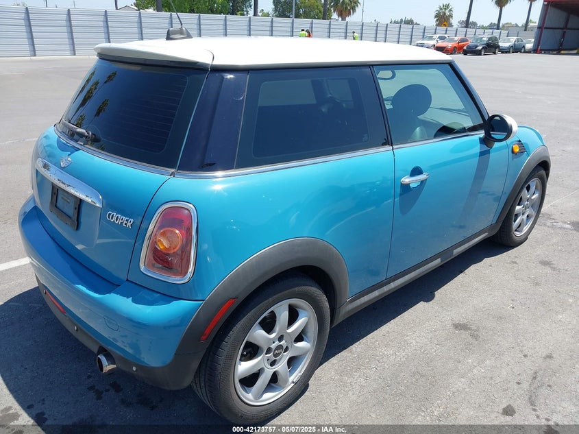 2007 MINI COOPER VIN: WMWMF335X7TT54929