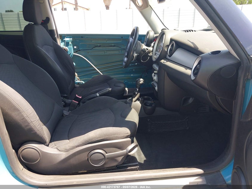 2007 MINI COOPER VIN: WMWMF335X7TT54929
