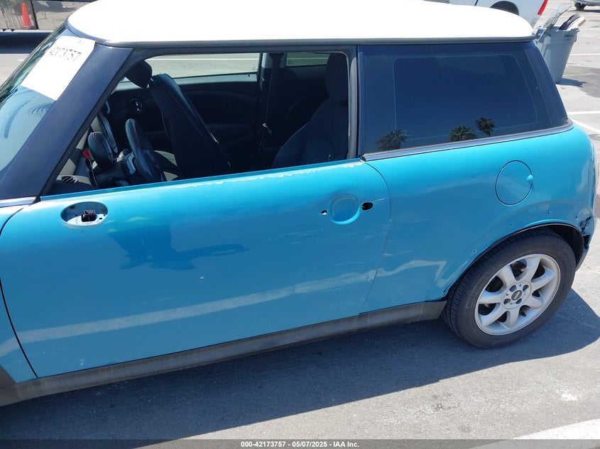 2007 MINI COOPER VIN: WMWMF335X7TT54929