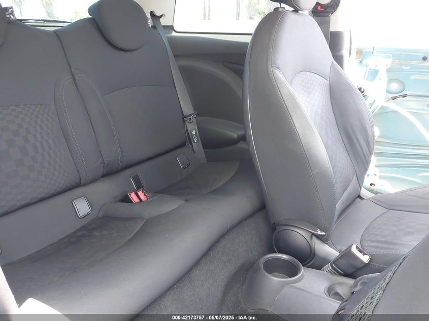 2007 MINI COOPER VIN: WMWMF335X7TT54929
