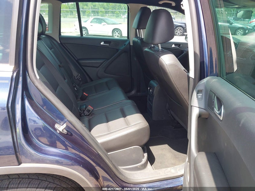 2012 VOLKSWAGEN TIGUAN VIN: WVGAV7AX7CW608637