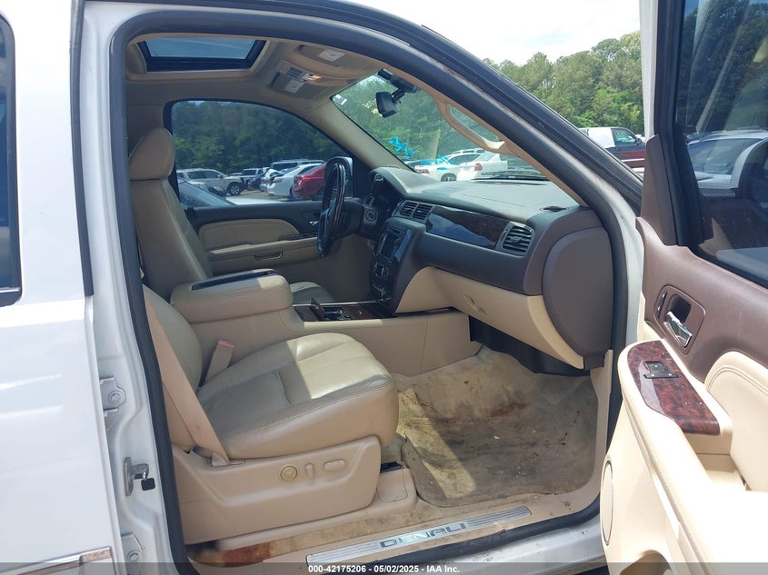 2008 GMC YUKON DENALI VIN: 1GKFK63848J230708