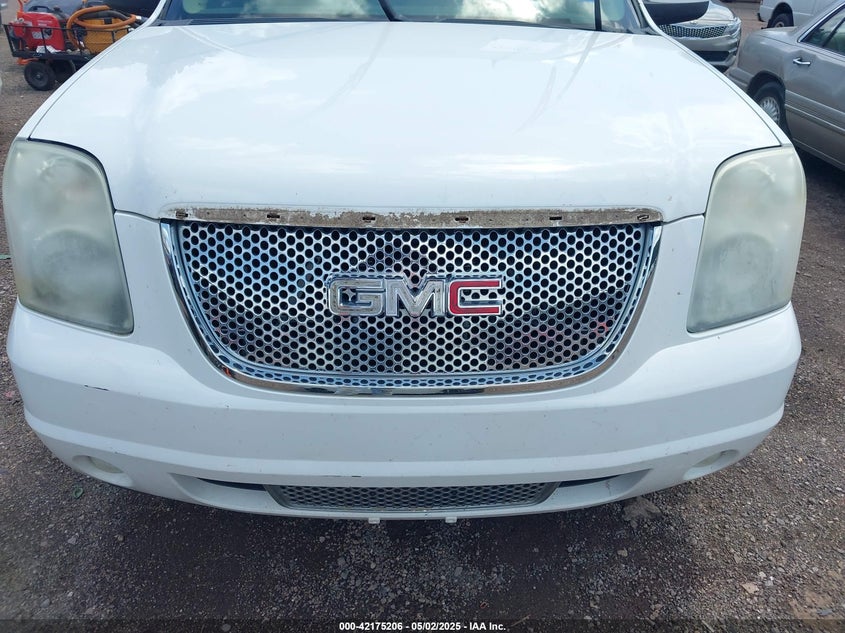 2008 GMC YUKON DENALI VIN: 1GKFK63848J230708