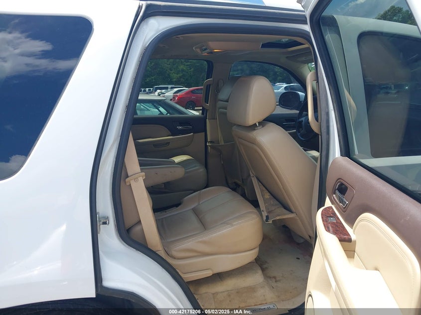 2008 GMC YUKON DENALI VIN: 1GKFK63848J230708