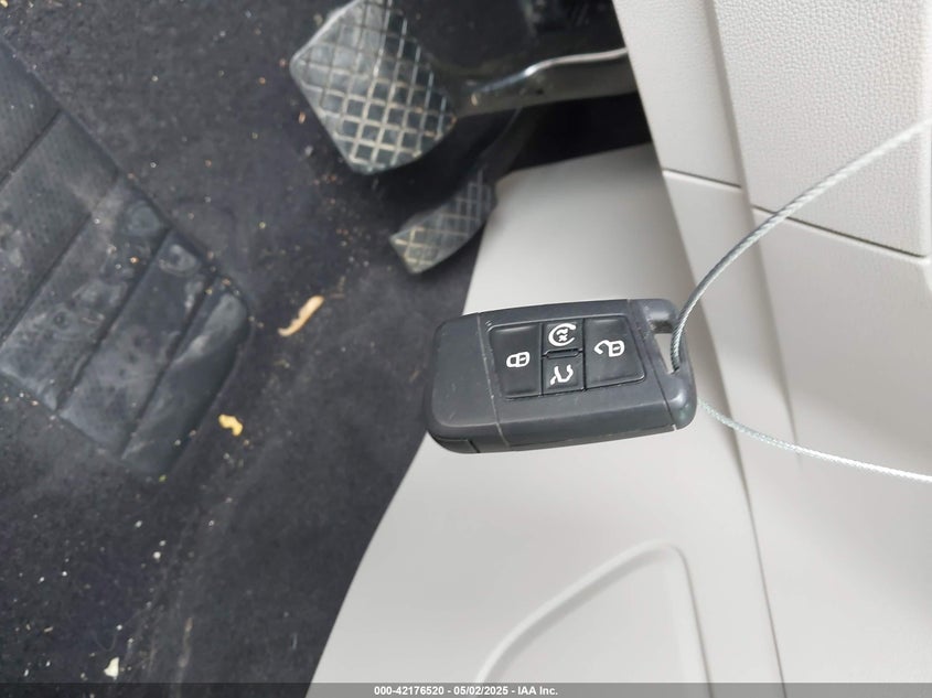 2021 VOLKSWAGEN ATLAS VIN: 1V2BR2CA9MC576221