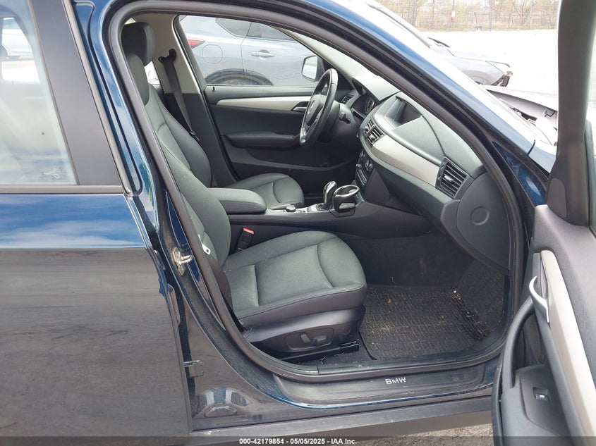 2015 BMW X1 VIN: WBAVL1C59FVY39812