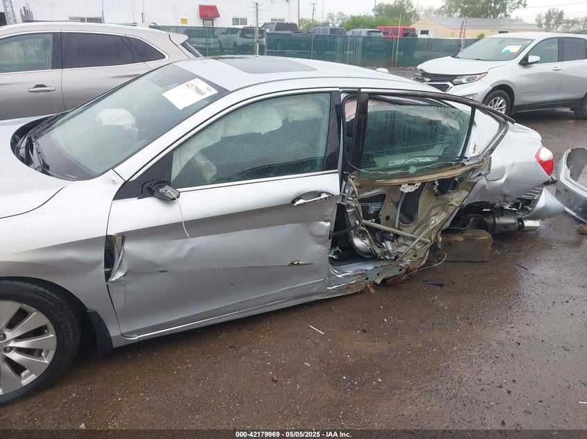 2013 HONDA ACCORD VIN: 1HGCR3F89DA012506