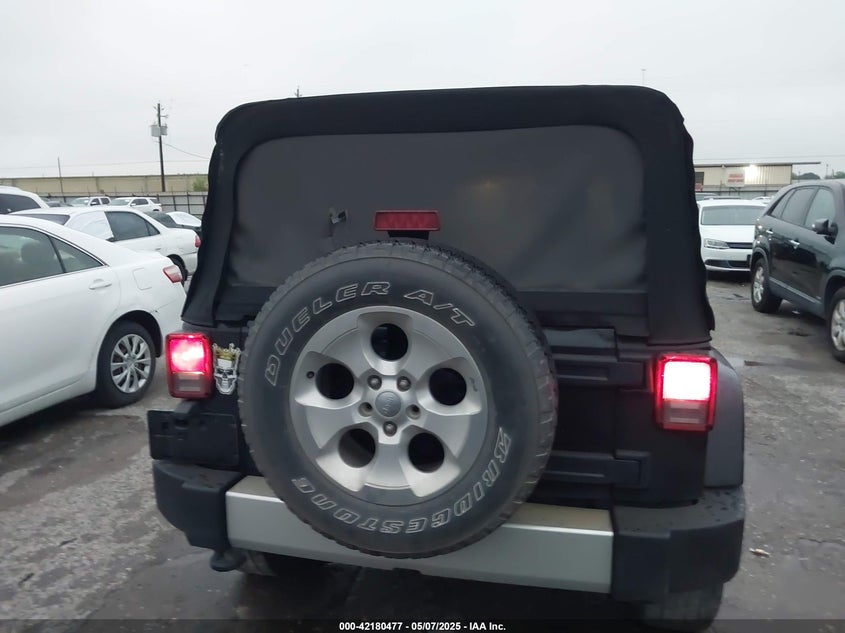 2015 Jeep Wrangler Unlimited Sahara VIN: 1C4HJWEG5FL667131 Lot: 42180477