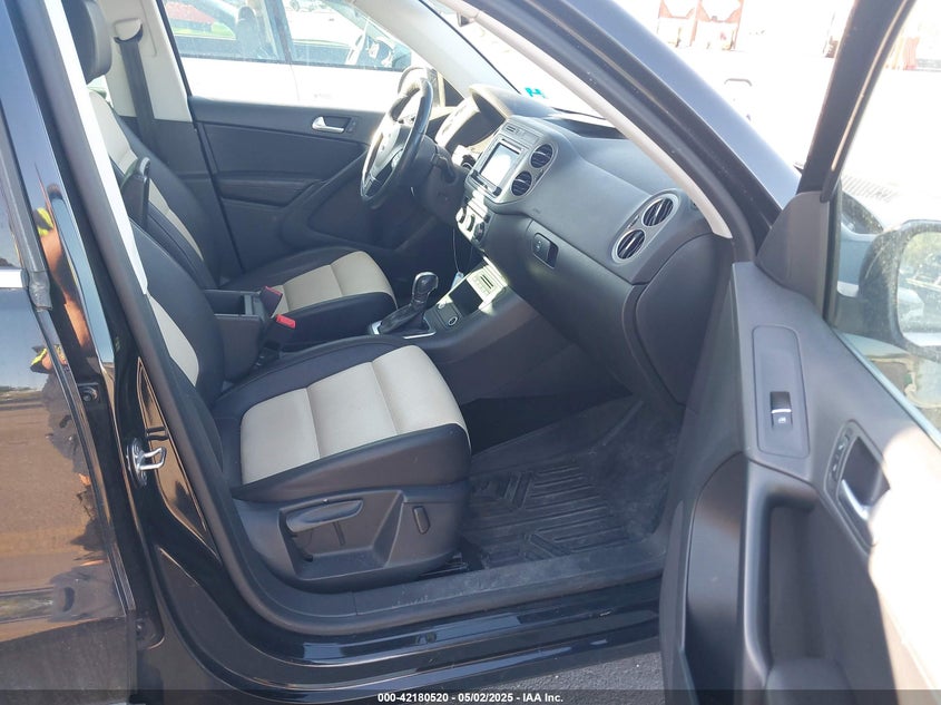 2017 VOLKSWAGEN TIGUAN VIN: WVGSV7AX3HW509437