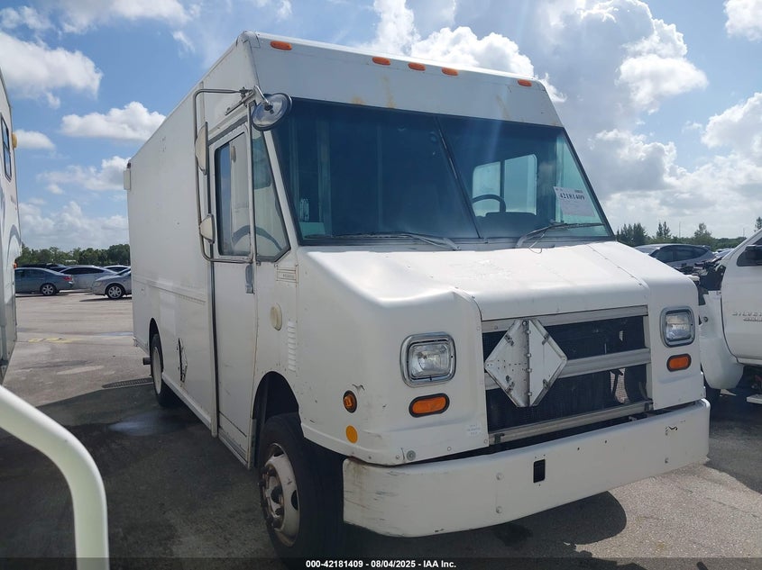 2001 FREIGHTLINER CHASSIS M LINE WALK-IN VAN