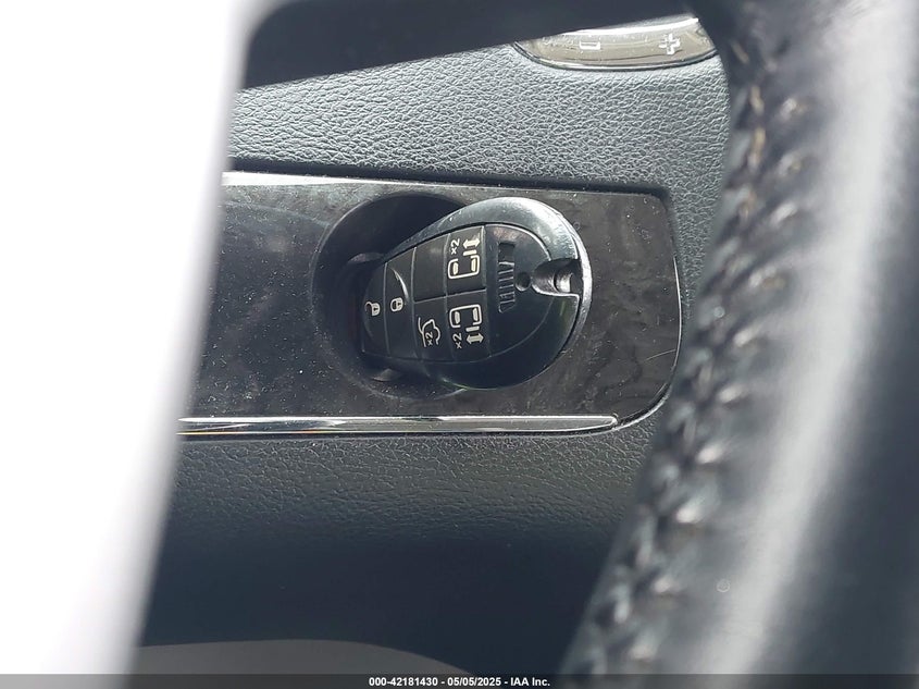 2015 CHRYSLER TOWN & COUNTRY VIN: 2C4RC1BGXFR655330
