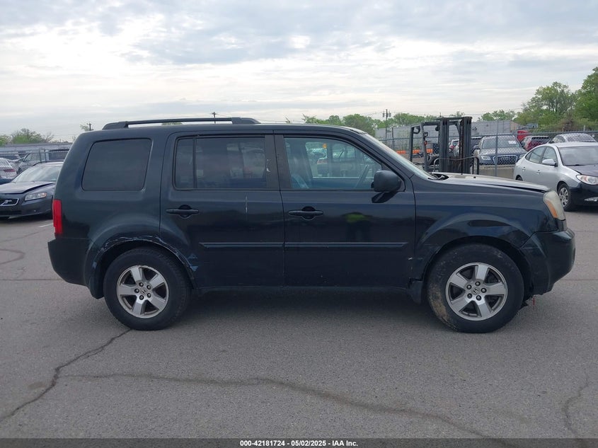 2011 HONDA PILOT VIN: 5FNYF4H61BB078003