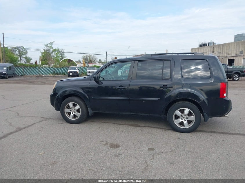 2011 HONDA PILOT VIN: 5FNYF4H61BB078003