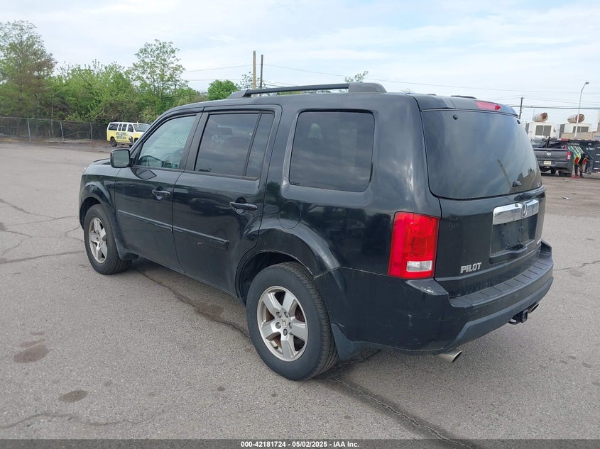 2011 HONDA PILOT VIN: 5FNYF4H61BB078003