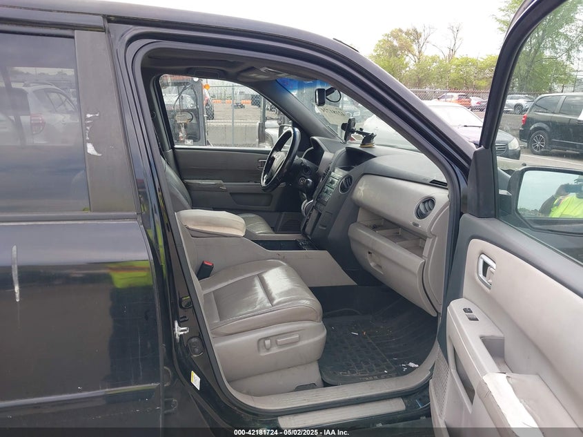 2011 HONDA PILOT VIN: 5FNYF4H61BB078003