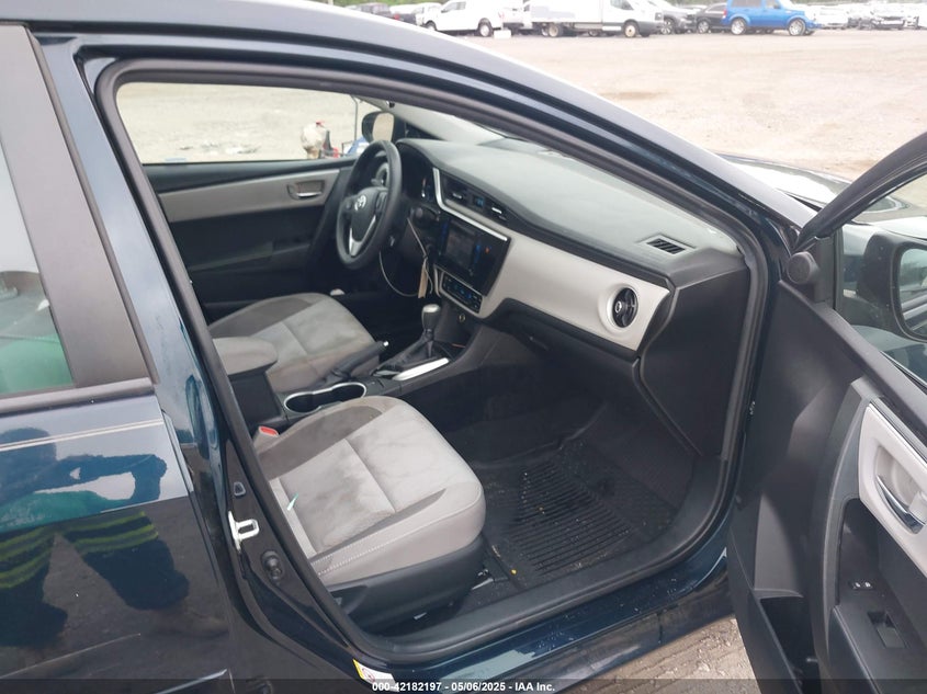 VIN 2T1BURHE2KC125981 2019 TOYOTA COROLLA LE