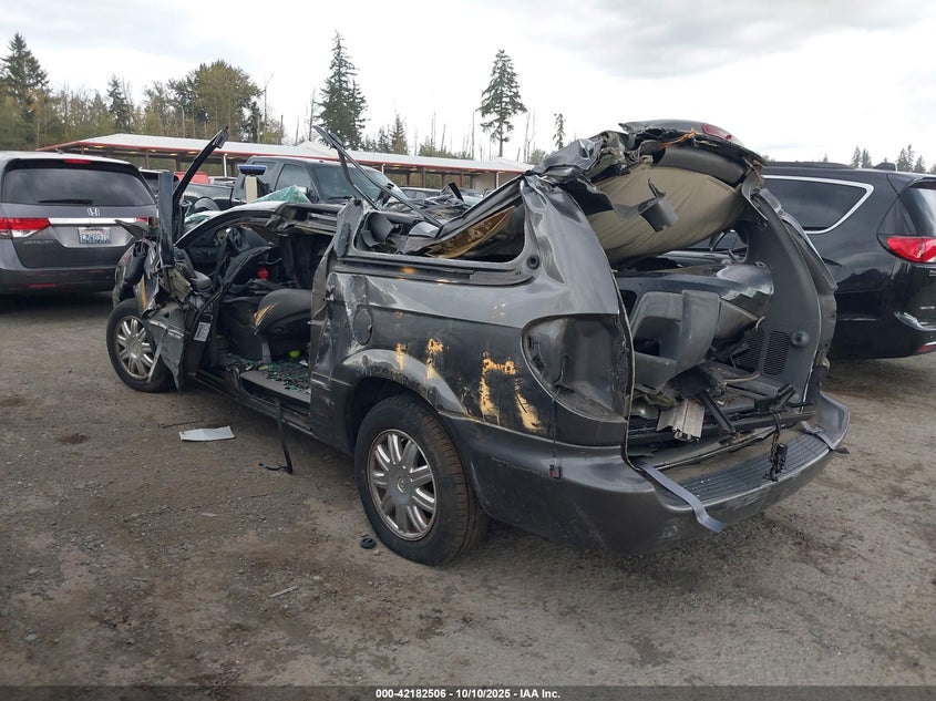 2C4GP54L04R534395 2004 CHRYSLER TOWN & COUNTRY photo no. 3
