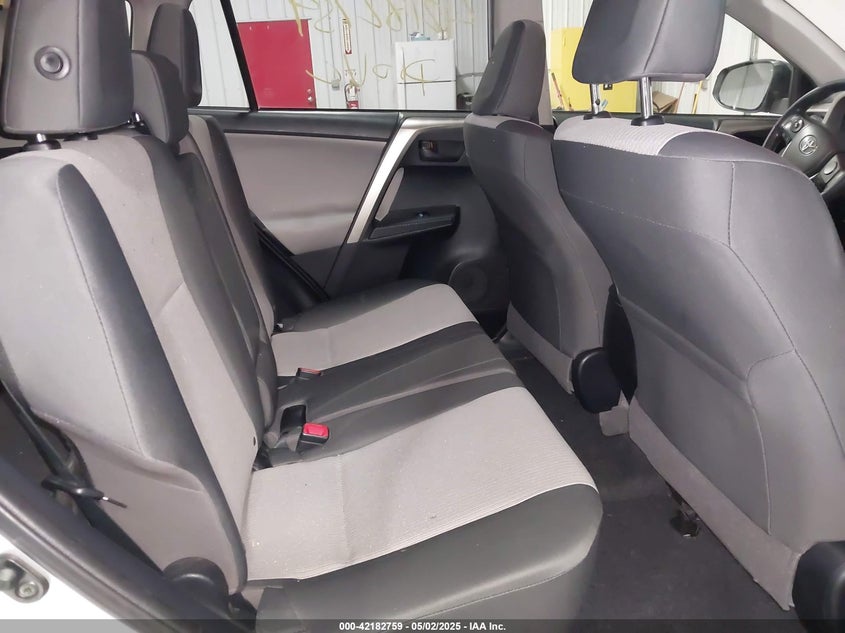 2015 TOYOTA RAV4 LE - JTMBFREV8FJ034352