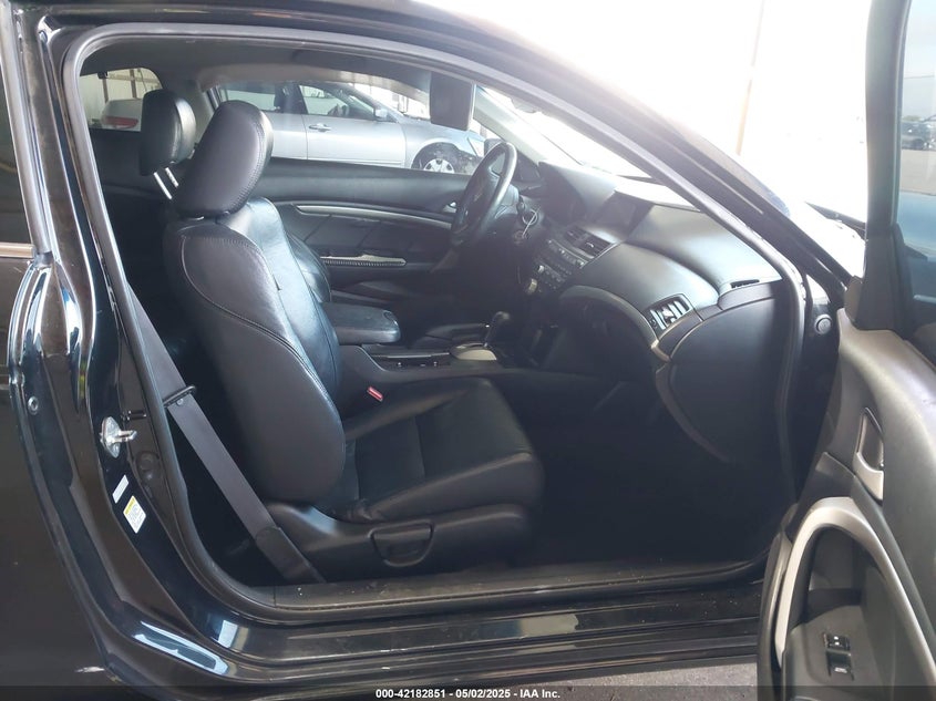 2011 HONDA ACCORD VIN: 1HGCS1B8XBA009285