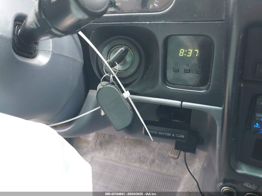 2000 Toyota Tacoma Base V6 VIN: 4TAWN72N7YZ629125 Lot: 42184941