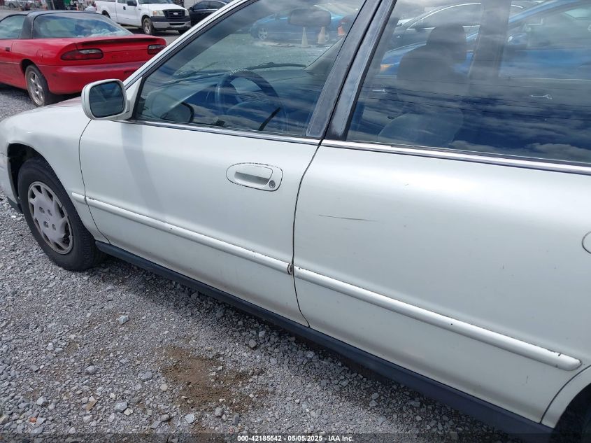 1994 Honda Accord Lx/Ex VIN: 1HGCD5633RA028710 Lot: 42185542