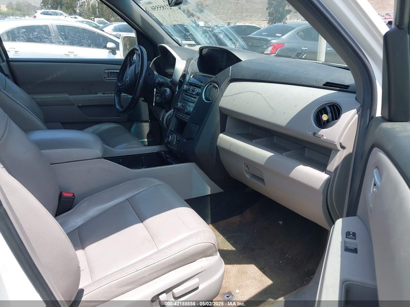 2013 HONDA PILOT VIN: 5FNYF3H93DB017954