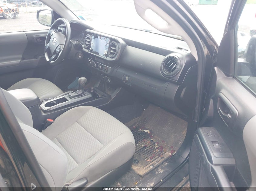 VIN 3TYCZ5AN6NT085560 2022 TOYOTA TACOMA SR V6
