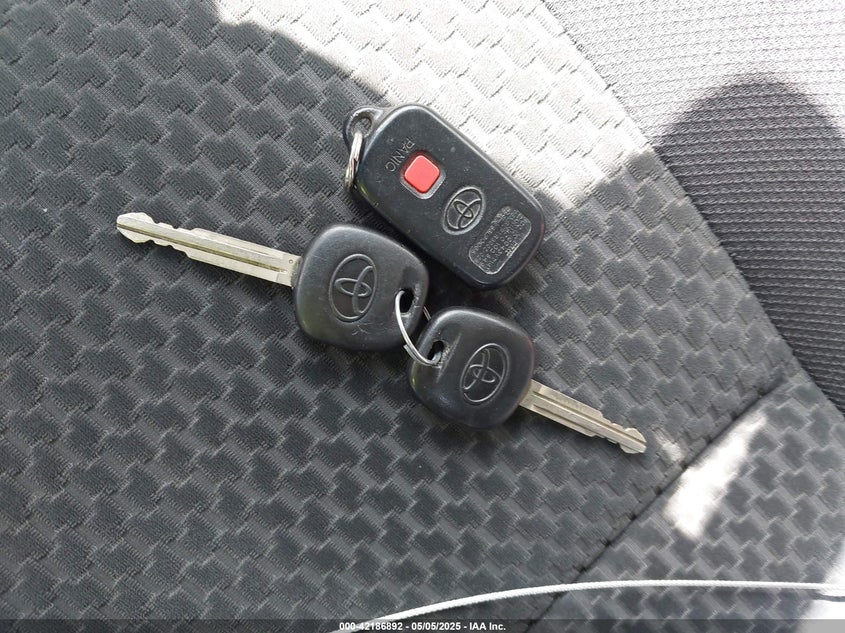 2006 TOYOTA MATRIX VIN: 2T1KR32E66C587229