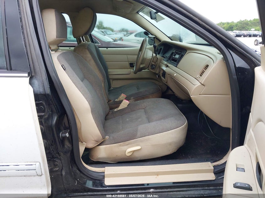 2011 FORD CROWN VICTORIA VIN: 2FABP7BV7BX142099