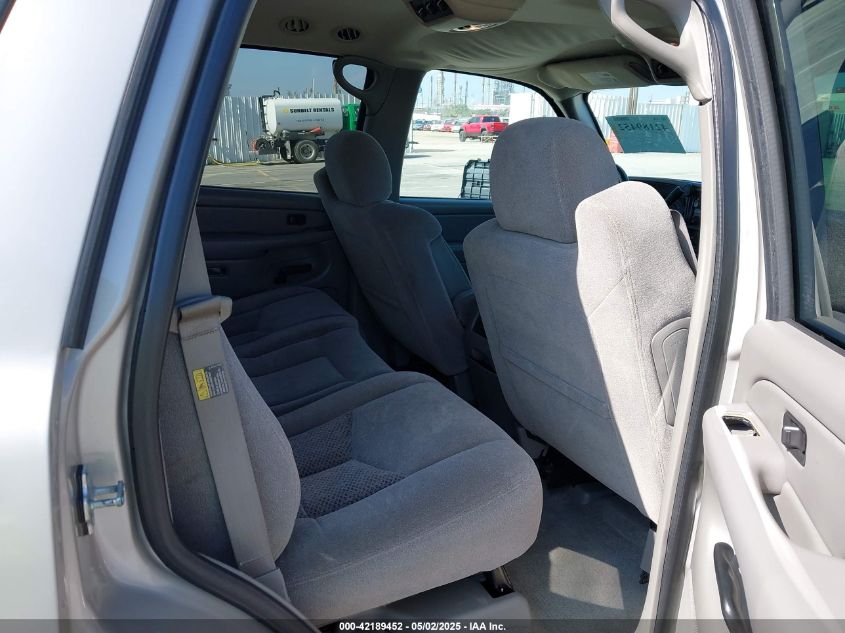 2004 Chevrolet Tahoe Ls VIN: 1GNEC13T44R208111 Lot: 42189452