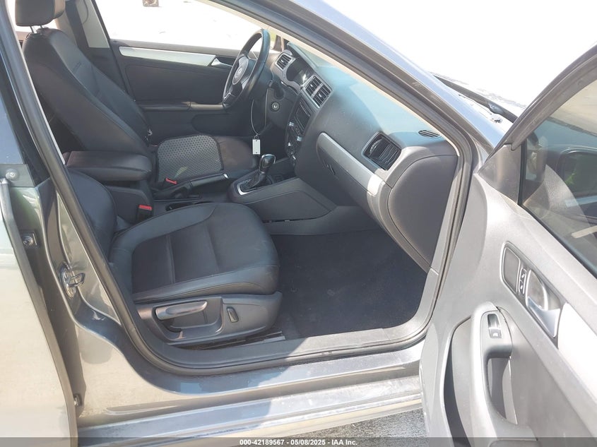 2013 VOLKSWAGEN JETTA VIN: 3VWDP7AJ7DM405611