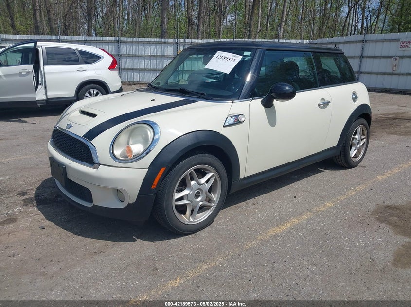 2007 MINI COOPER S VIN: WMWMF73567TT84033