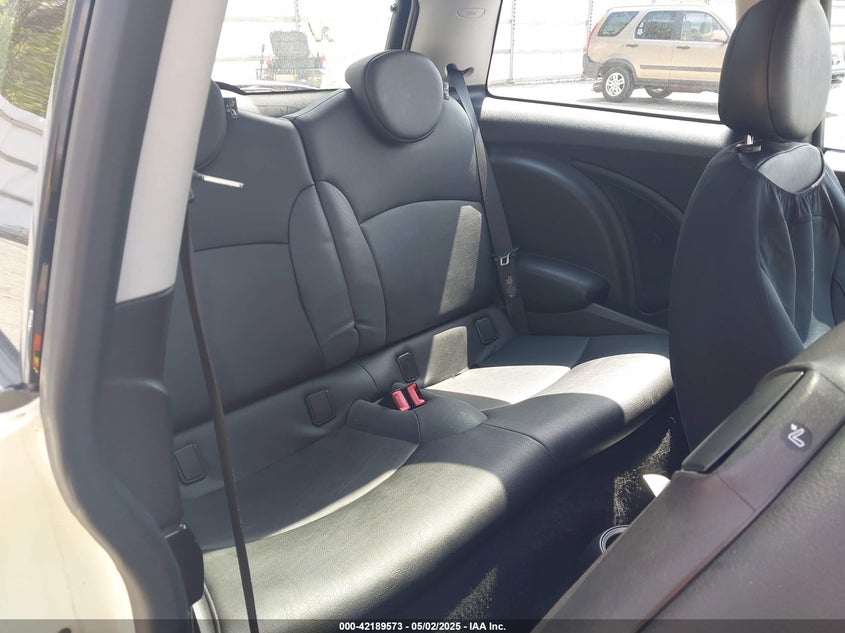 2007 MINI COOPER S VIN: WMWMF73567TT84033