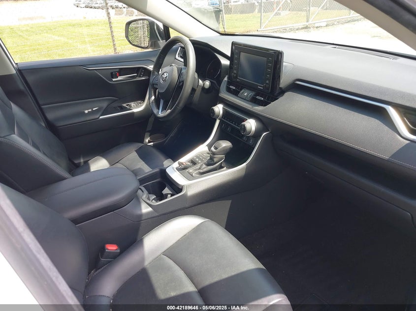 2020 TOYOTA RAV4 XLE PREMIUM - JTMA1RFV3LD055015