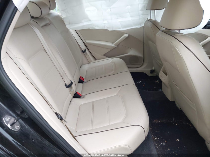 2016 VOLKSWAGEN PASSAT VIN: 1VWAT7A31GC067743