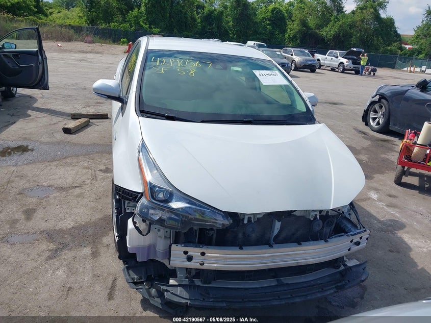 2022 TOYOTA PRIUS VIN: JTDKAMFU1N3162636