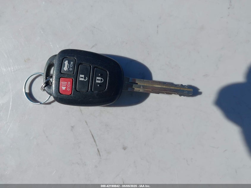 VIN 2T1BURHE5HC755521 2017 TOYOTA COROLLA LE
