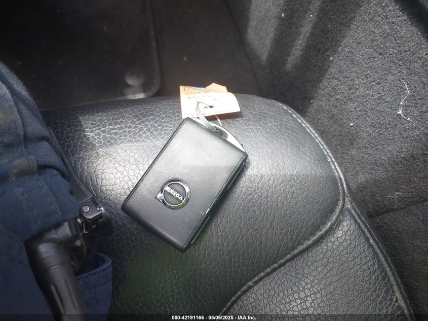 2016 VOLVO XC90 T6 MOMENTUM - YV4A22PK1G1043961