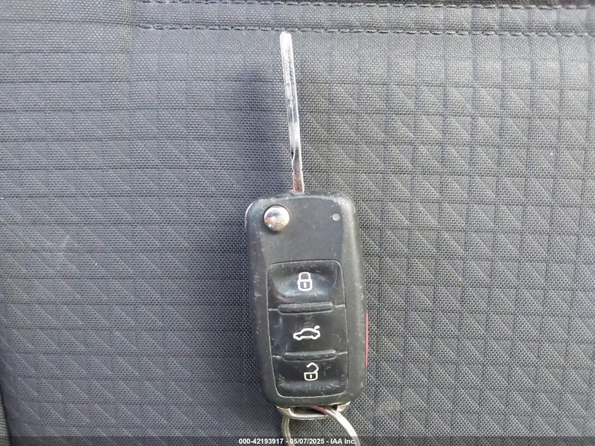 2015 VOLKSWAGEN JETTA 2.0L S - 3VW2K7AJ8FM406923