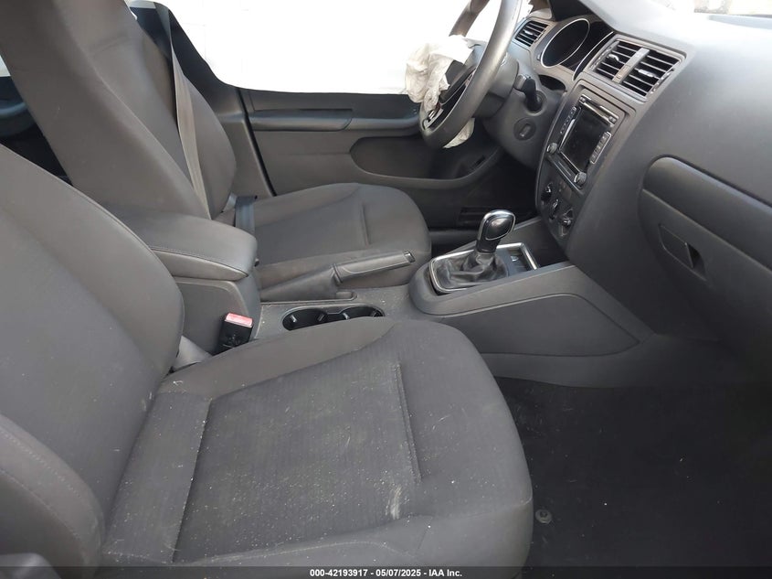 2015 VOLKSWAGEN JETTA 2.0L S - 3VW2K7AJ8FM406923