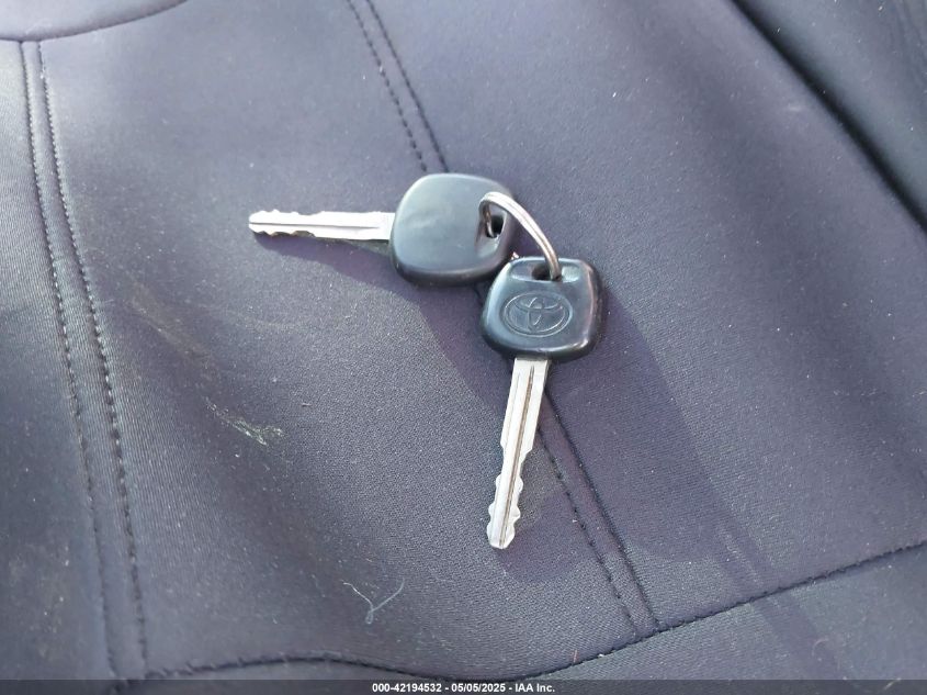 2001 Toyota Sequoia Limited V8 VIN: 5TDBT48A61S002287 Lot: 42194532