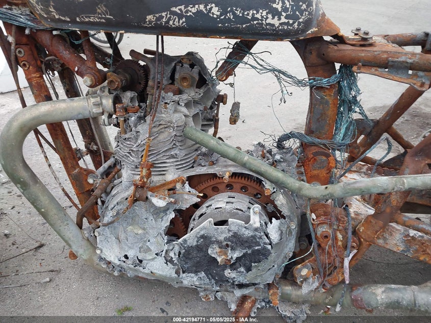 2011 TRIUMPH MOTORCYCLE BONNEVILLE T/100 - SMT910K18BT468166