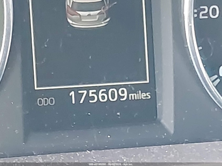 2017 TOYOTA RAV4 HYBRID XLE - JTMRJREV8HD113115