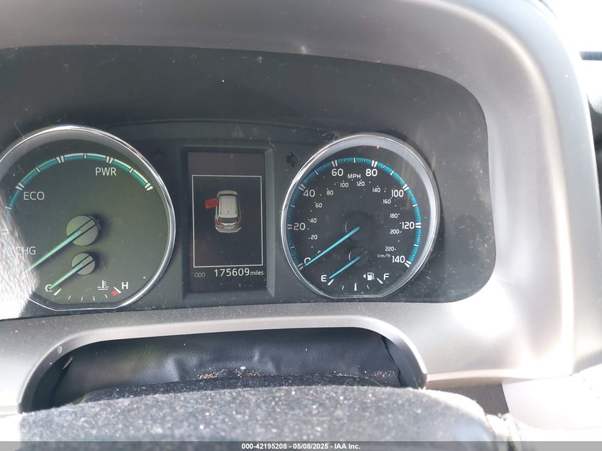 2017 TOYOTA RAV4 HYBRID XLE - JTMRJREV8HD113115