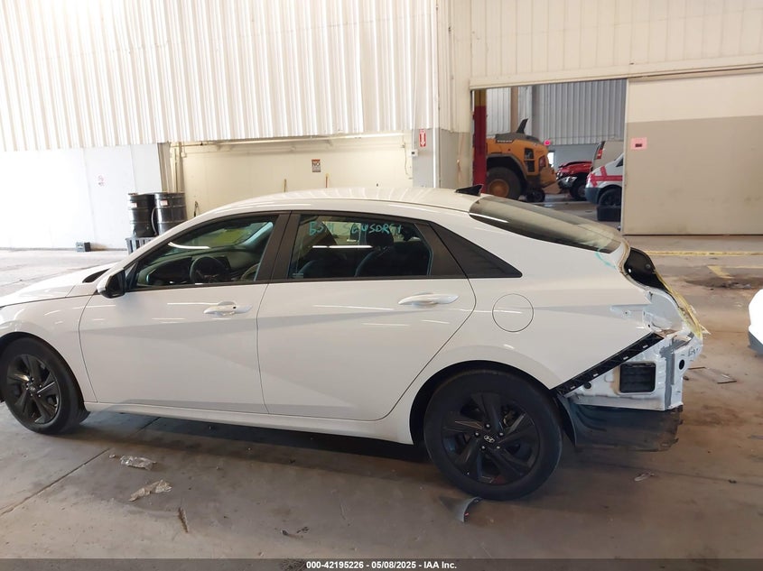 2022 HYUNDAI ELANTRA VIN: 5NPLS4AG9NH054627