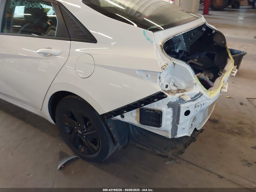 2022 HYUNDAI ELANTRA VIN: 5NPLS4AG9NH054627